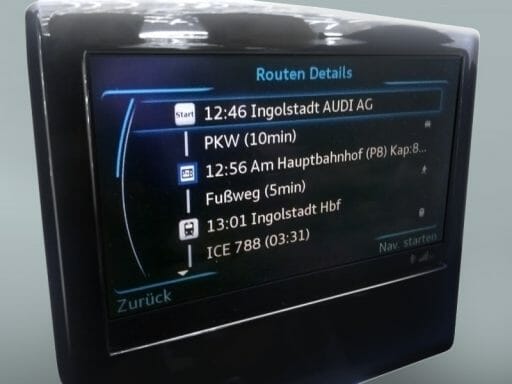 Foto Bordcomputer Audi zeigt intermodale Wegführung von Trafficon an