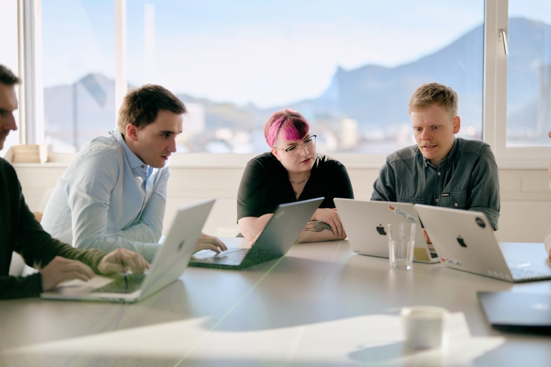 Team bei einer Besprechung
